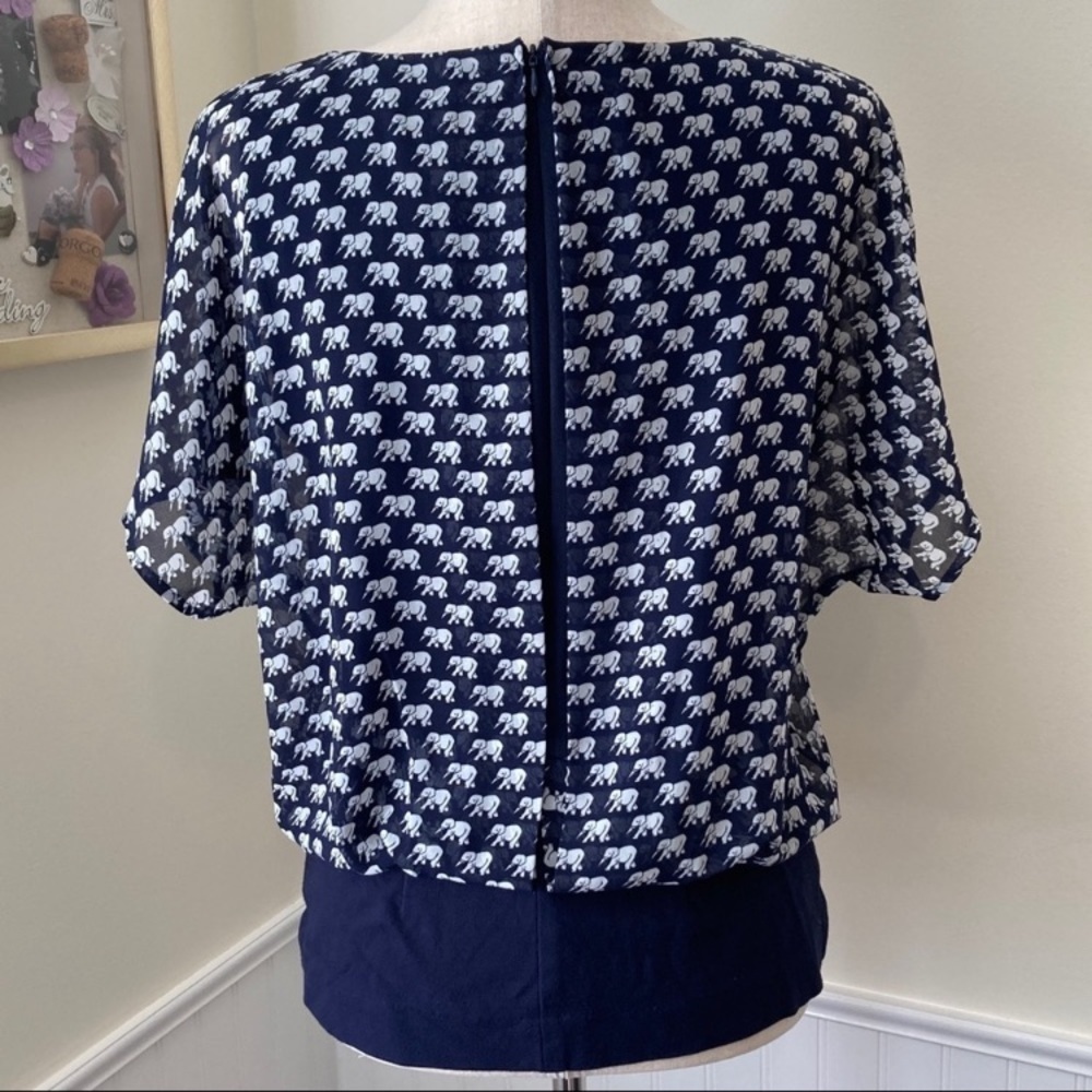 CABI Parade Blouse Elephant Print Navy/White Sz L #5345  NWOT - Picture 4 of 5